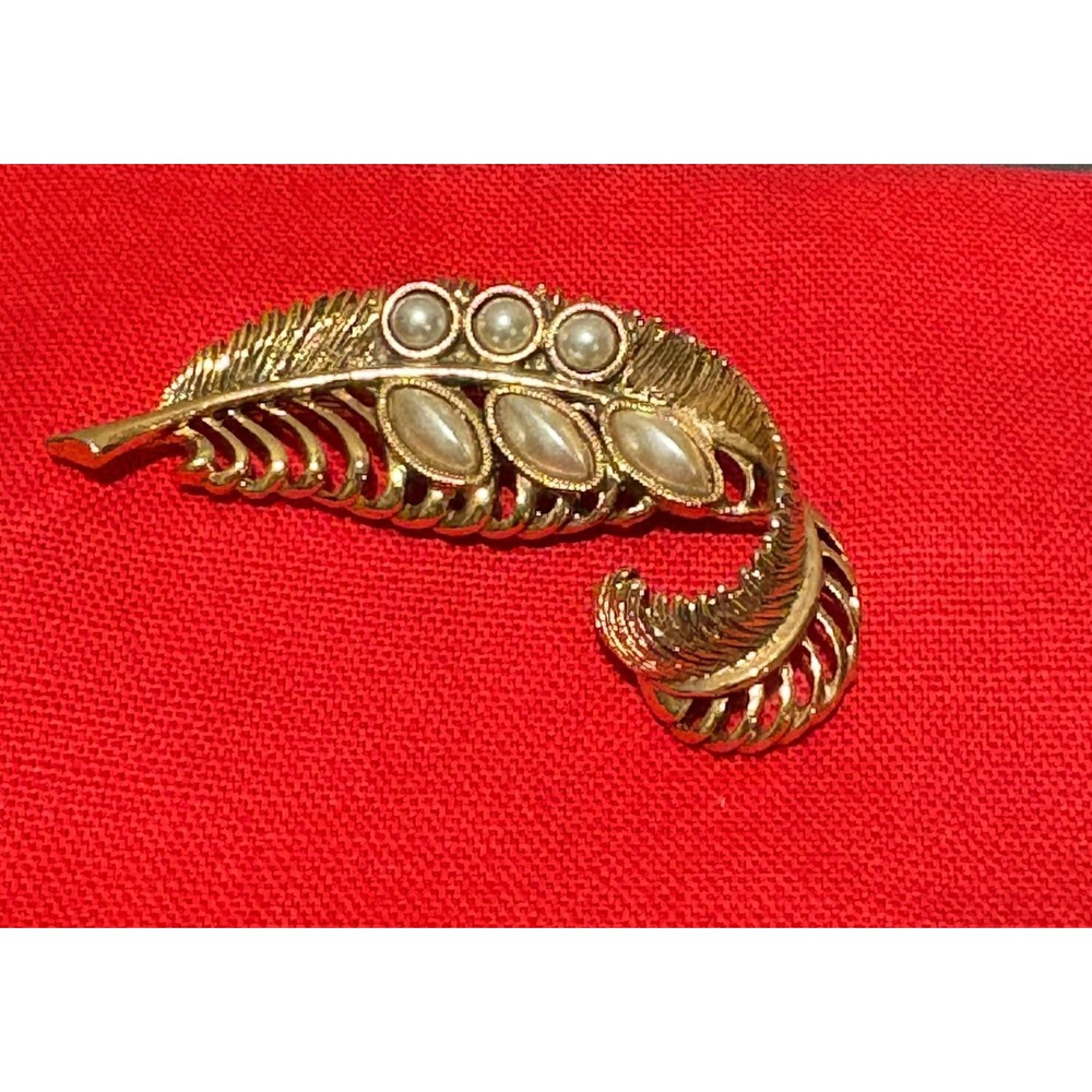 Vintage Gold Tone Feather Brooch Pin with Faux Pearl‎ Accents | Used Condition